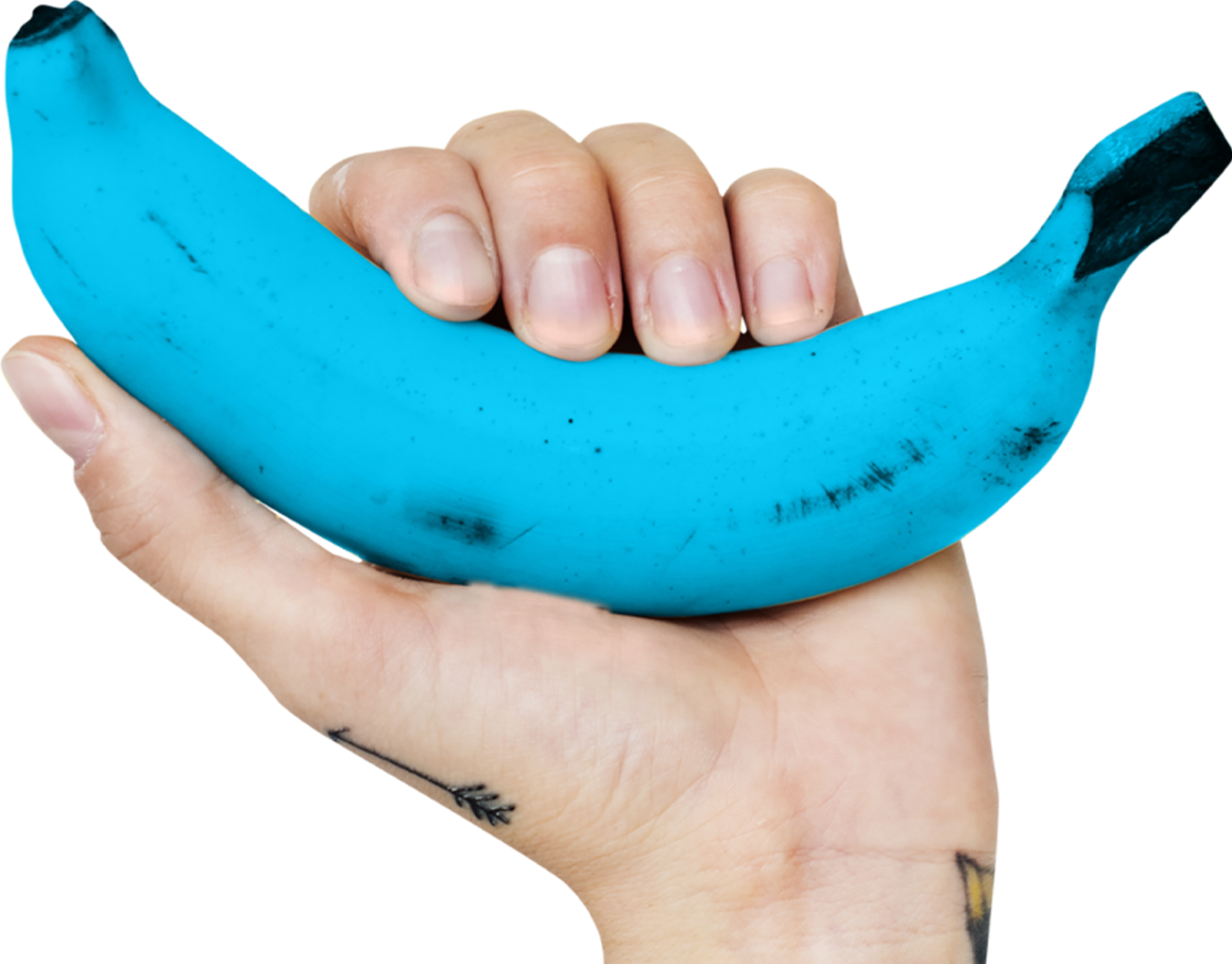 Mano sosteniendo un plátano azul, símbolo de Creaprint